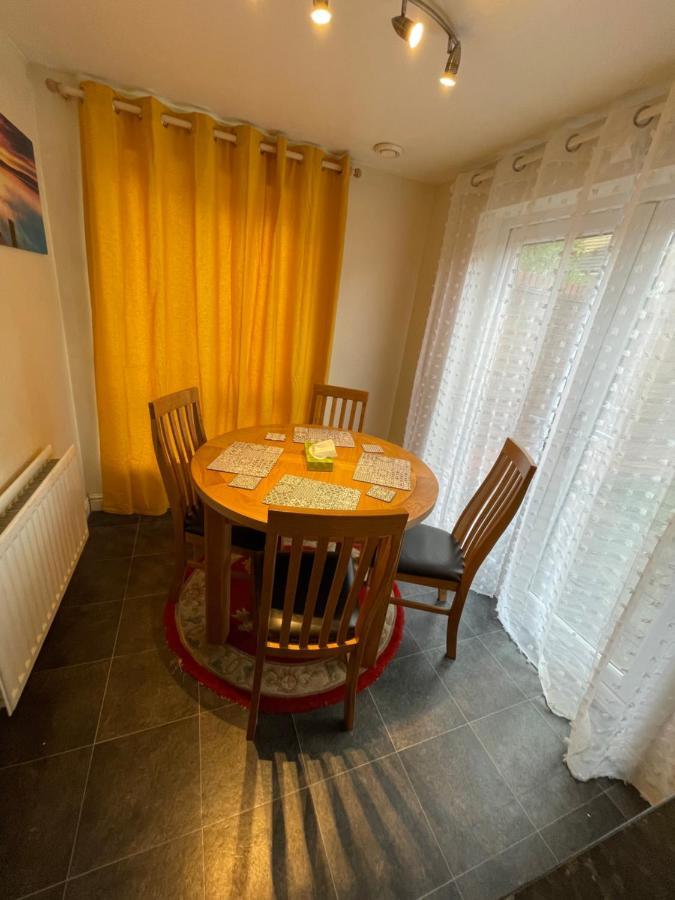 Holiday Home In Cardiff. Sleeps 6 Kültér fotó